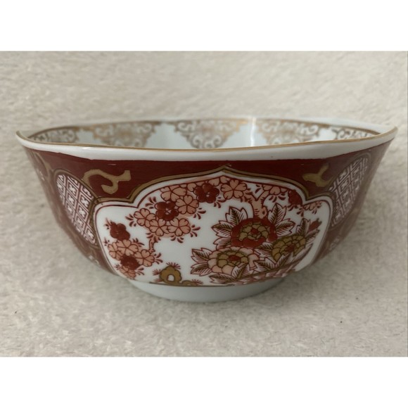 Japanese Kutani Octagonal Bowl with Gilt Highlights Mid 20th Century - Picture 1 of 8